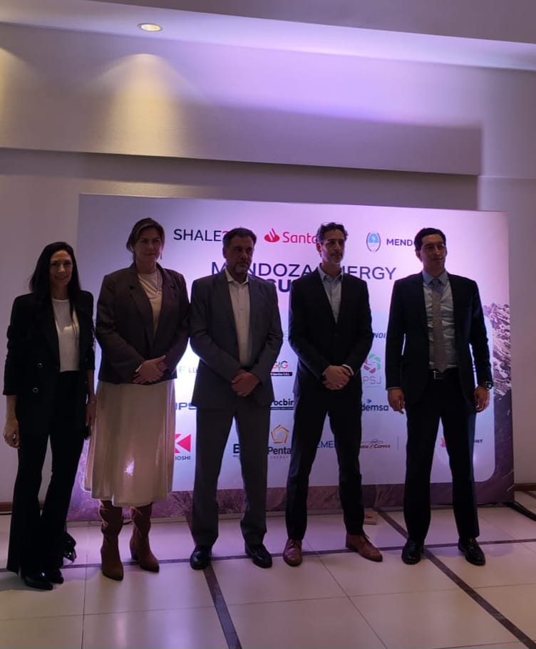 Foto grupal en el Mendoza Energy Summit 2026